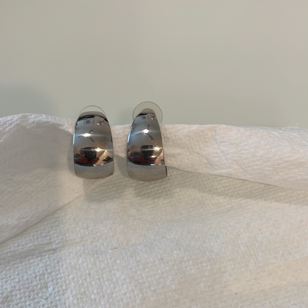 Silver metal open hoop earring
